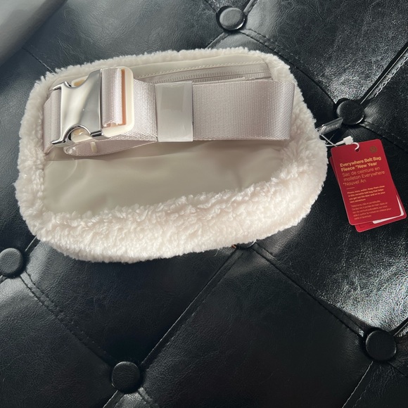 NWT LULULEMON BUNNY BELT BAG - Picture 9 of 10